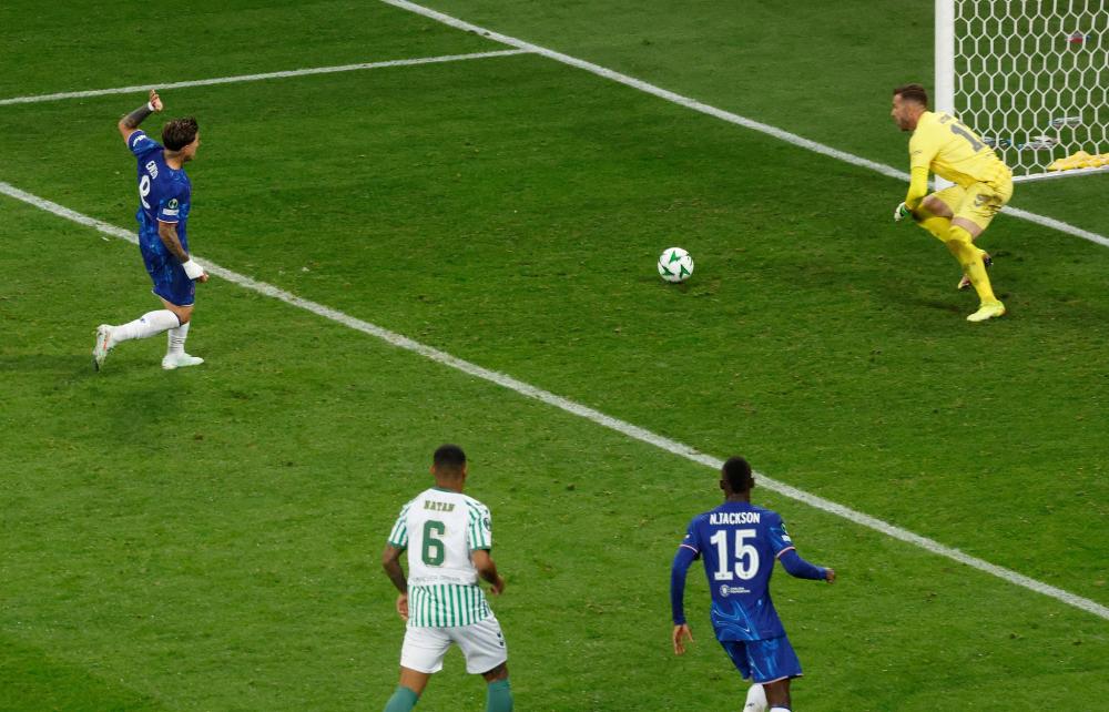 曼联计划打破转会纪录，签下埃利奥特·安德森和马特塔，争夺关键球员。